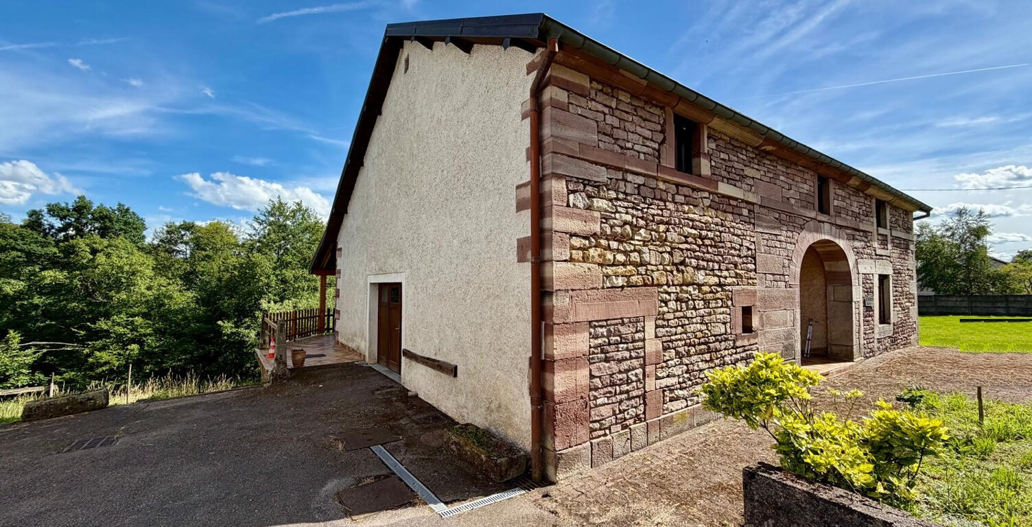 Vente maison de village en pierre sur 17,38 ares de terrain — photo 1