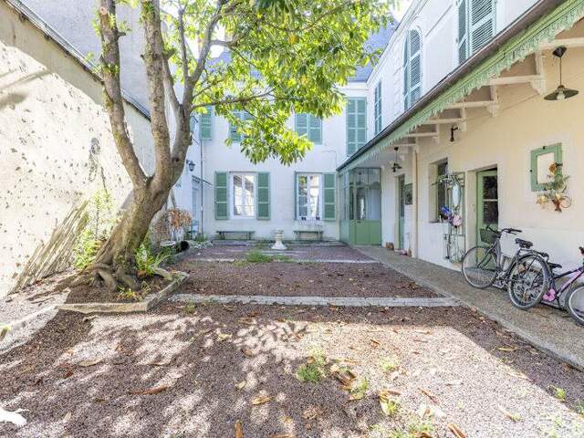 Maison de ville de 9 pièces principales — photo du bien