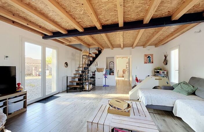 Maison en pierre de 4 pièces principales — photo 2