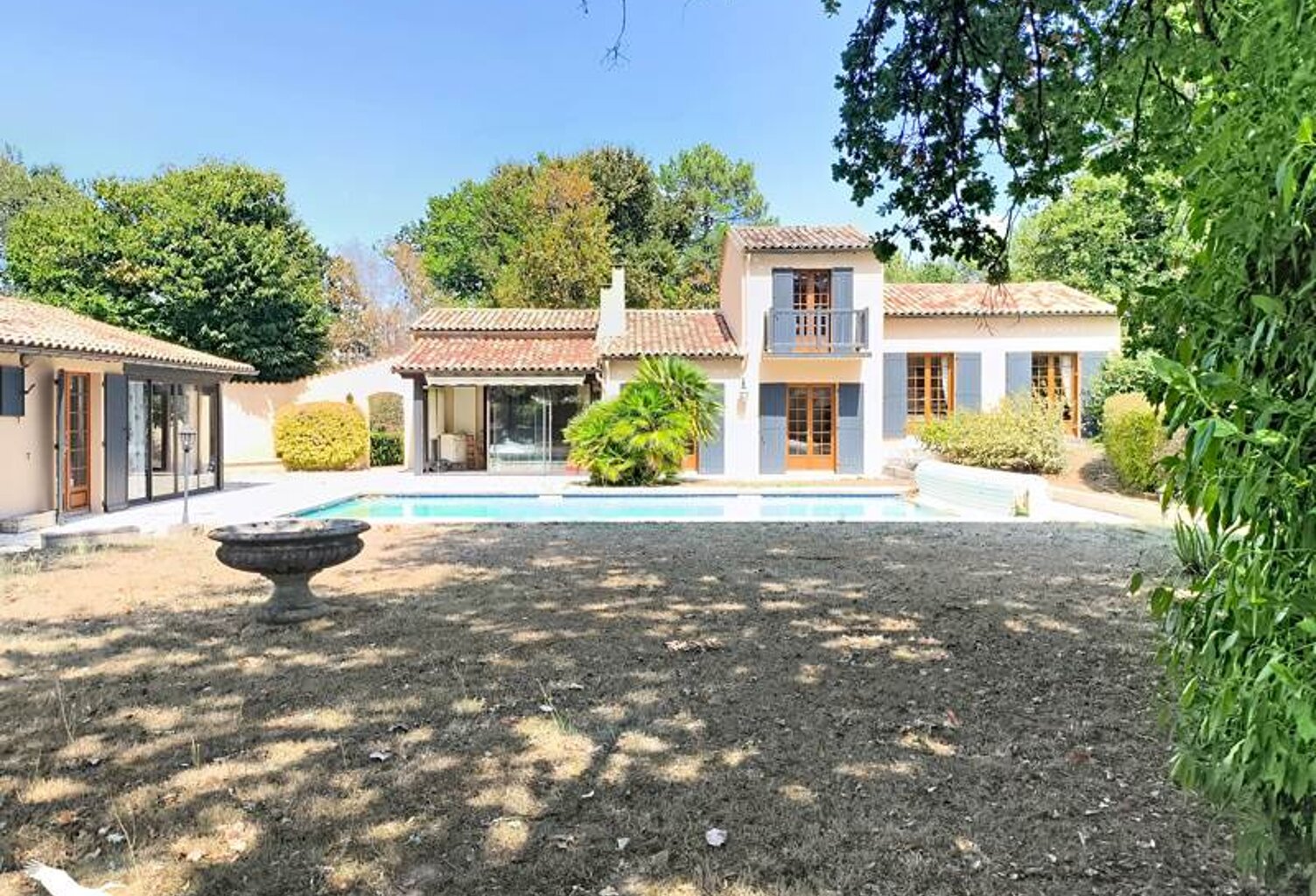 Contemporaine de 6 pièces principales — photo 1