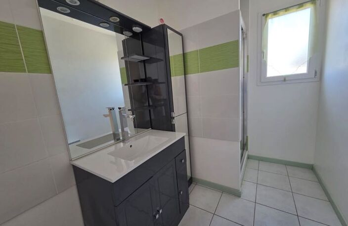 Vente maison 4 pièces 78 m² Saint-Seurin-sur-l'Isle (33660) — photo 5