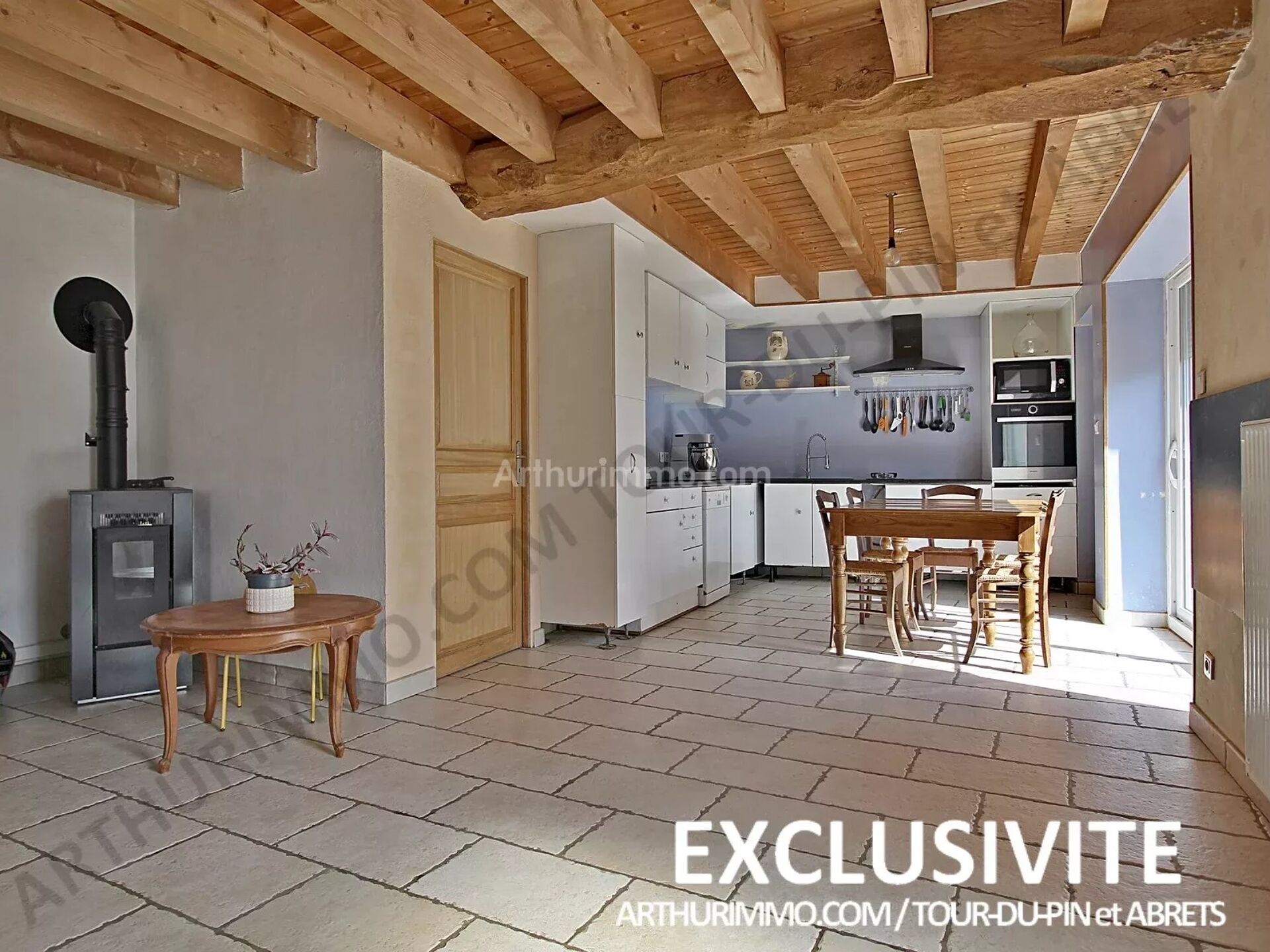 Maison 6 pièces 137 m² · à Montcarra · 137 m² · 264 000 €