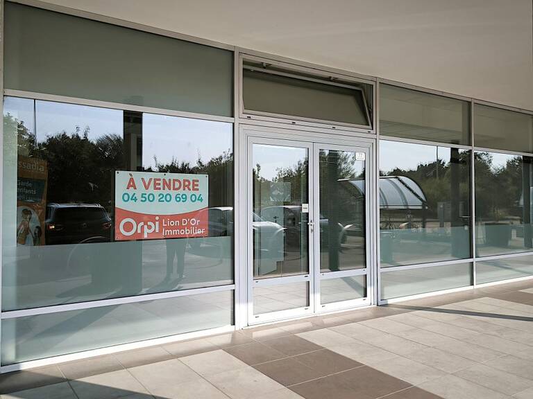 Bien Commercial À Vendre — photo 1