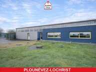 FINISTERE - Plounévez-Lochrist (29430) -  VENDRE - LOCAL DE 370 M2 AVEC BUREAU ET ESPACE DE VENTE  - EMPLACEMENT STRATÉGIQUE - POSSIBILITE ACTIVITE GARAGE OU AUTRES - STATIONNEMENT — photo 3