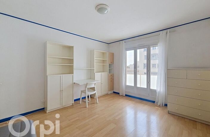 Studio traversant proche CHU, balcon, place de stationnement privatif. Isolation du bâtiment réalisée et réfection des parties communes effectuée — photo 3