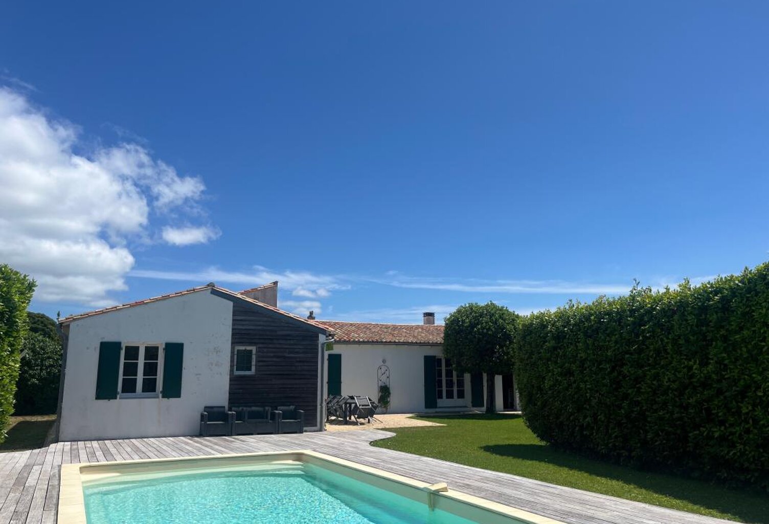 Maison avec jardin et piscine — photo 1