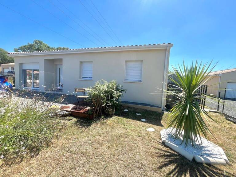 Maison 100 m² - Saintes — photo 1