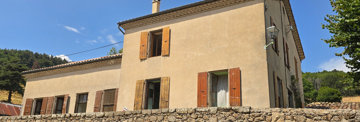 Maison 8 Pièces 142 m² à vendre à Gluiras (07190)