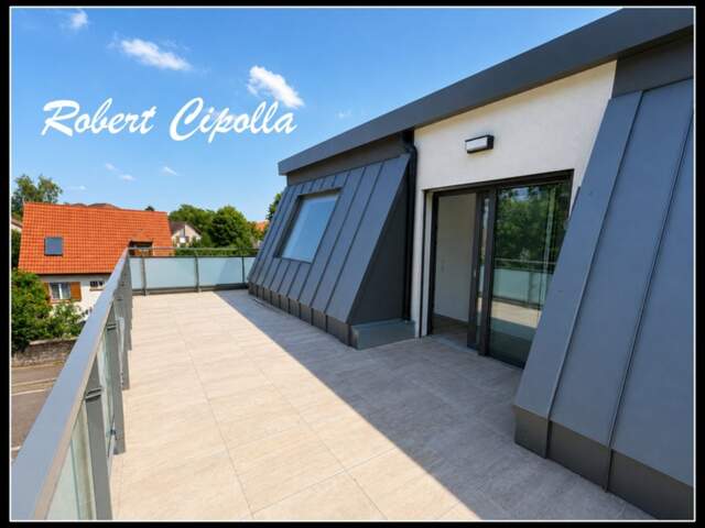 Attique T2 Metz _51,5m²_très grande terrasse de 41m² parking inclus + garage + cuisine équipée — photo du bien