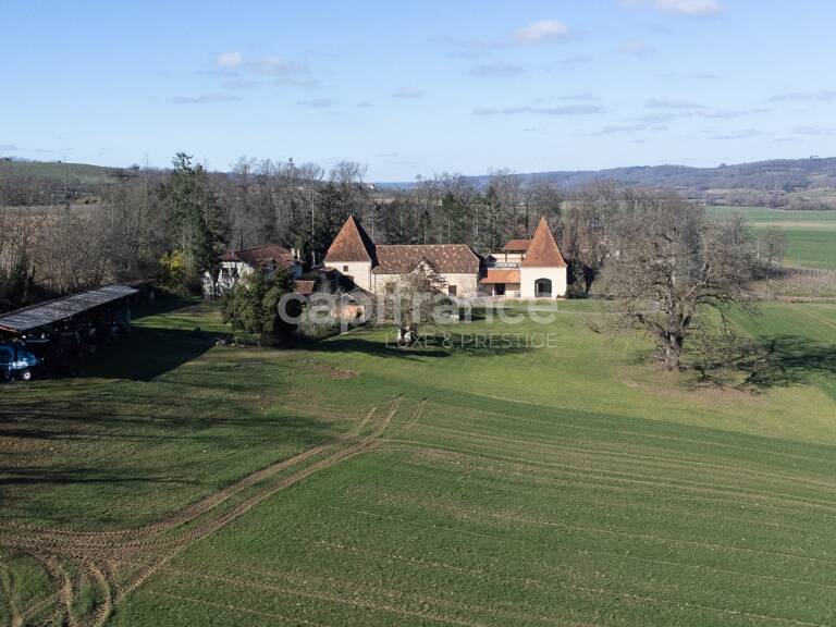 Domaine exceptionnel, 12 Ha, 1 maison et grande bâtisse de 1930, grange de stockage, 30 min de Pau — photo 1