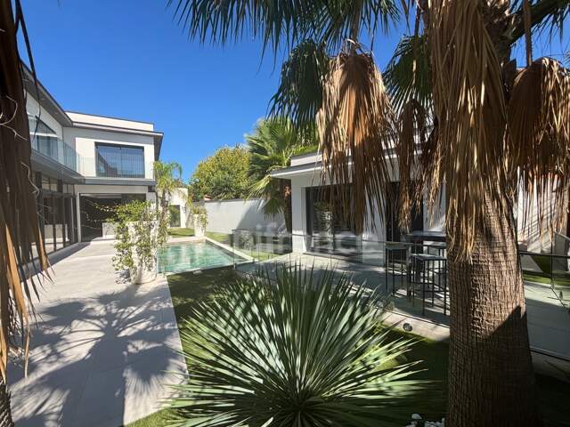 GRAU D'AGDE, VILLA CONTEMPORAINE P7 AVEC DOUBLE GARAGE, PRESTATIONS LUXUEUSES PROCHE MER, SECTEUR CALME — photo du bien