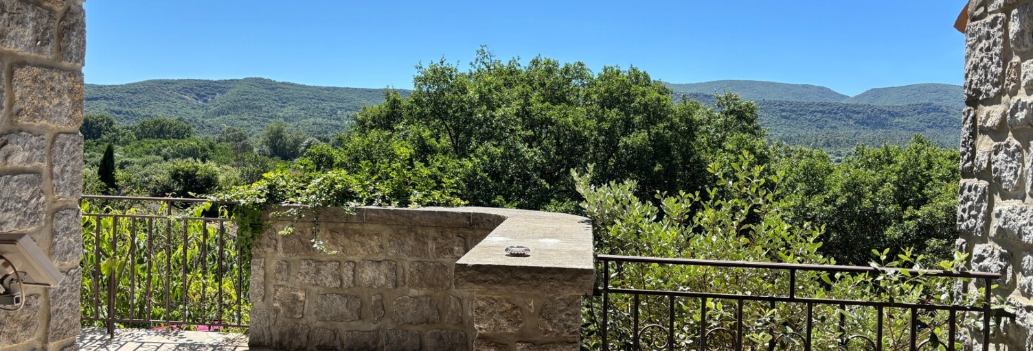 Maison 5 Pièces 136 m² à vendre à Saint-Alban-Auriolles (07120)