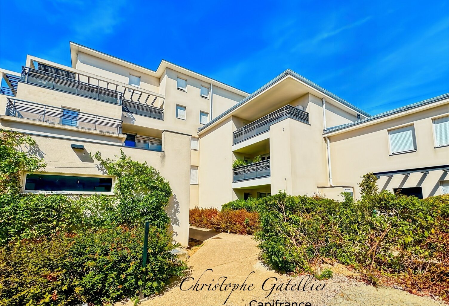 Appartement 4 pièces – 3 chambres - jardin - Cave - parking X2 — photo 1