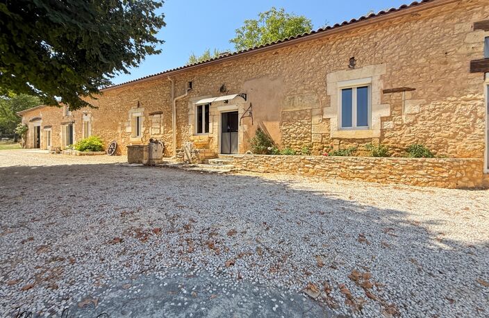 Aux portes de Périgueux – Authentique longère en pierre du XIXᵉ siècle 210 M²- T7 – DPE B – Terrain clos de 1,14 hectare-dépendance 130 M²-garages-SARLIAC-SUR-L'ISLE — photo 2