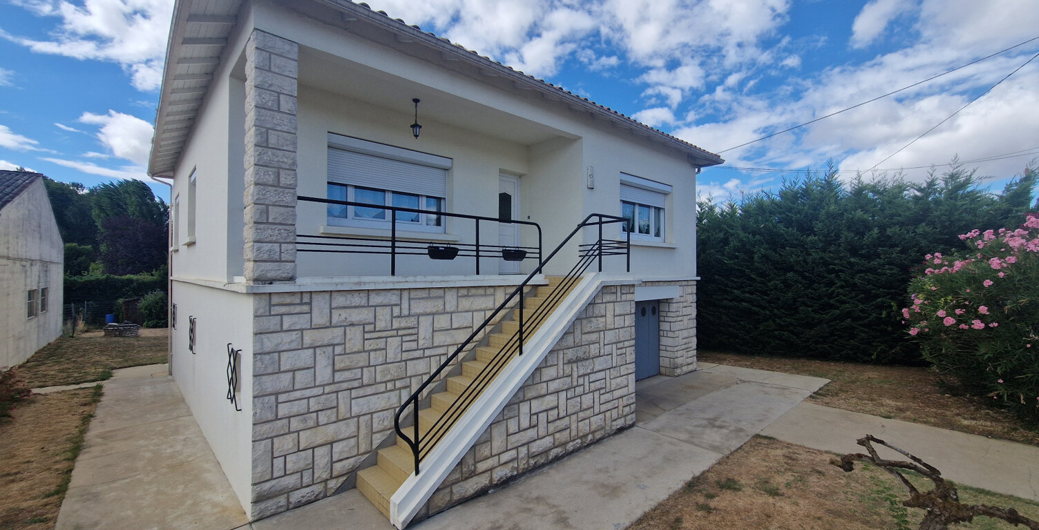 Maison à vendre 5 pièces LUSSANT (17) — photo 1