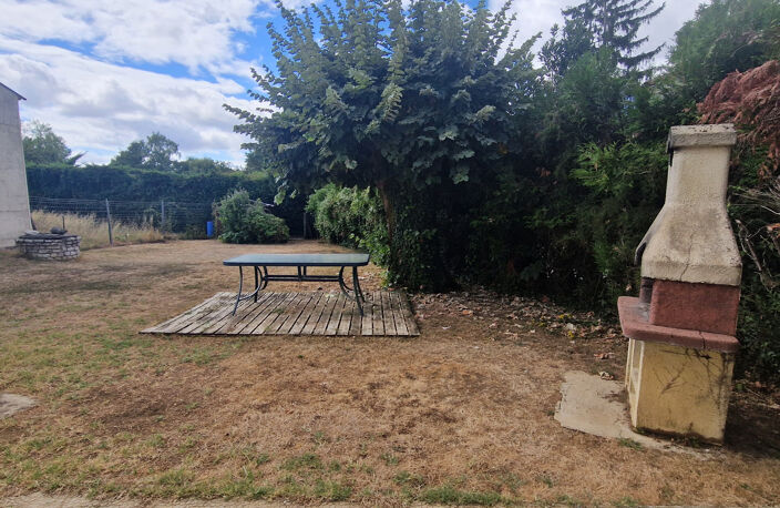 Maison à vendre 5 pièces LUSSANT (17) — photo 2