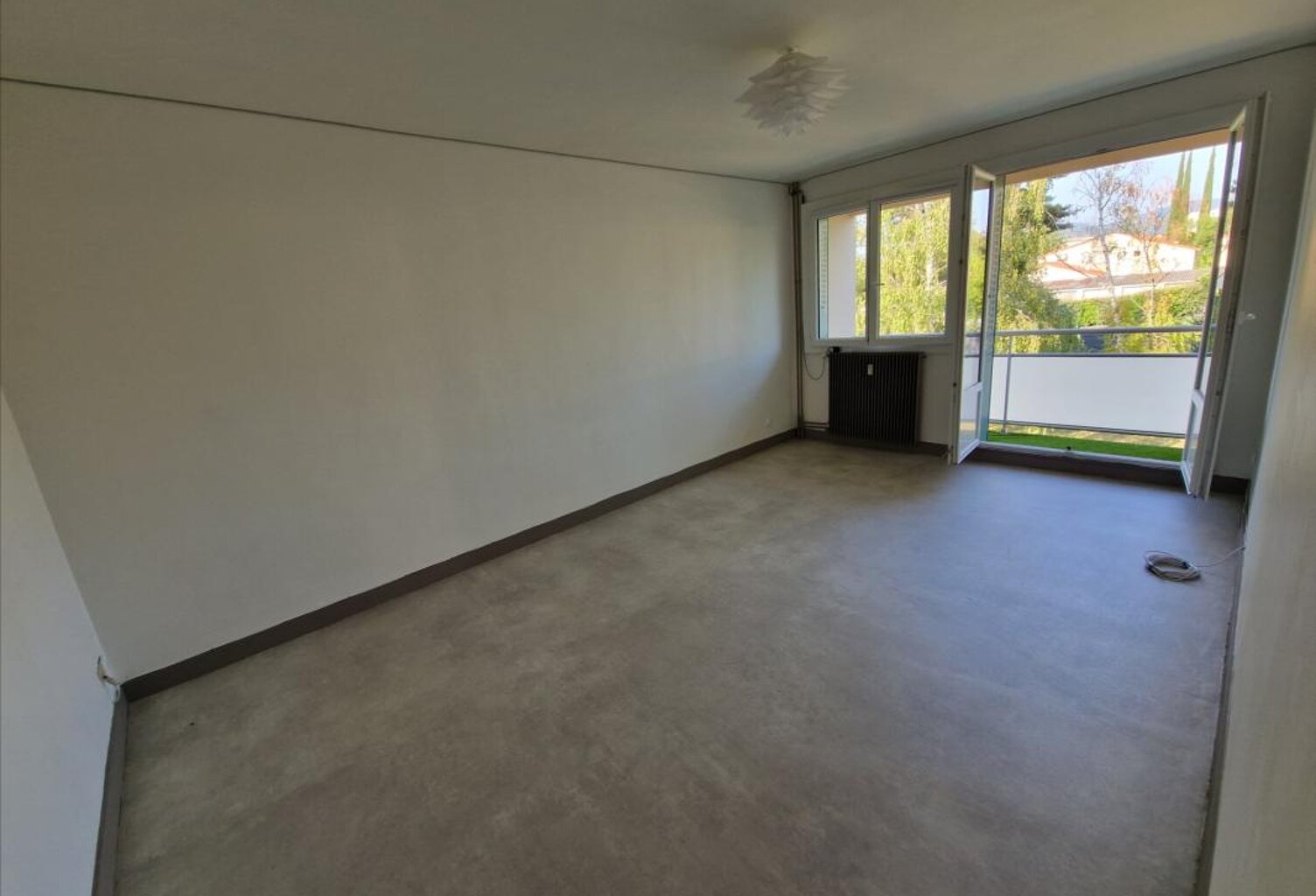 T2 - 50m² - Balcon et garage - CHAUFFAGE INCLUS — photo 1