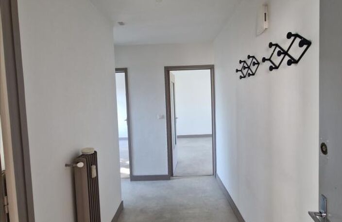 T2 - 50m² - Balcon et garage - CHAUFFAGE INCLUS — photo 2