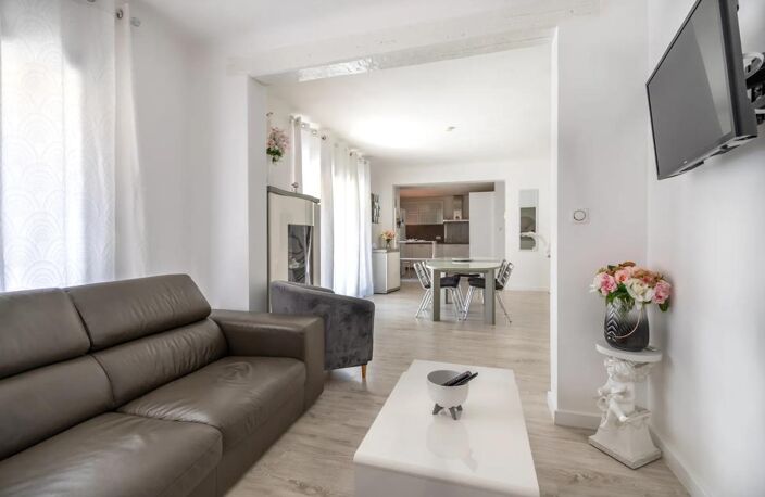 CARCÈS – VILLA FAMILIALE RÉNOVÉE AVEC PISCINE — photo 2