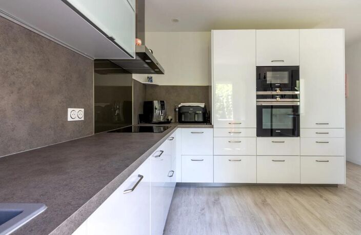 CARCÈS – VILLA FAMILIALE RÉNOVÉE AVEC PISCINE — photo 5