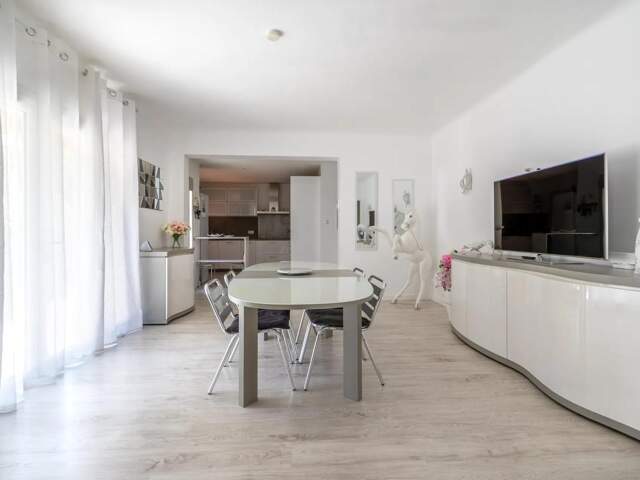 CARCÈS – VILLA FAMILIALE RÉNOVÉE AVEC PISCINE — photo du bien