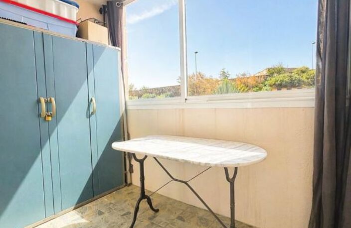 Appartement T2 À Vendre, résidence avec piscine — photo 4