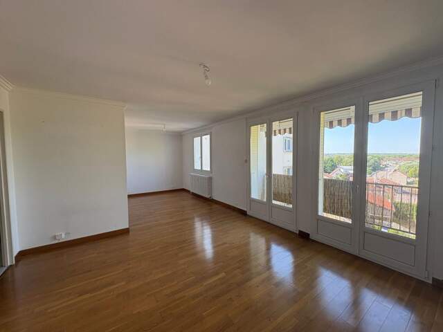 Appartement À Vendre — photo du bien