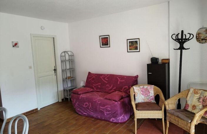 Studio plain-pied avec coin nuit, extérieur et stationnement au lavandou — photo 3