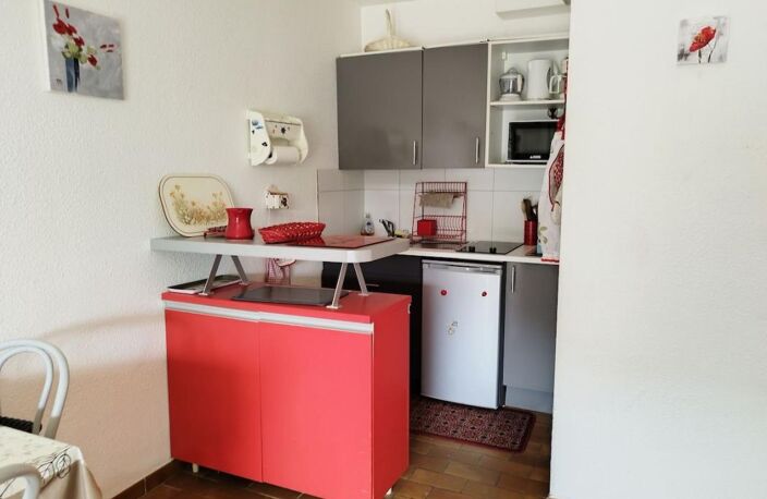 Studio plain-pied avec coin nuit, extérieur et stationnement au lavandou — photo 4