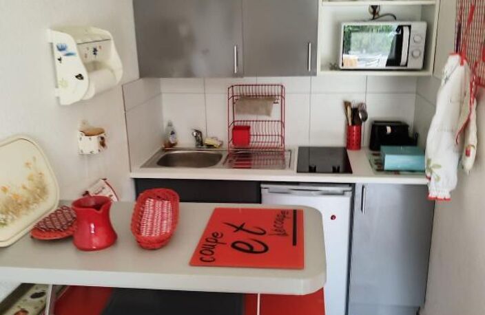 Studio plain-pied avec coin nuit, extérieur et stationnement au lavandou — photo 5