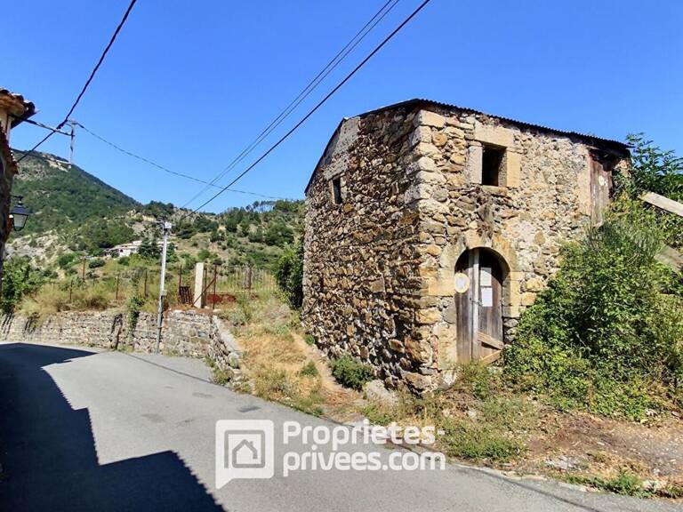 Maison de village à l'état de grange 5000 m2 Utelle — photo 1