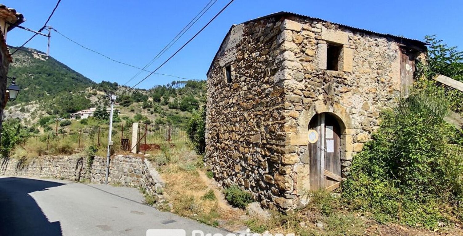 Maison de village à l'état de grange 5000 m2 Utelle — photo 1