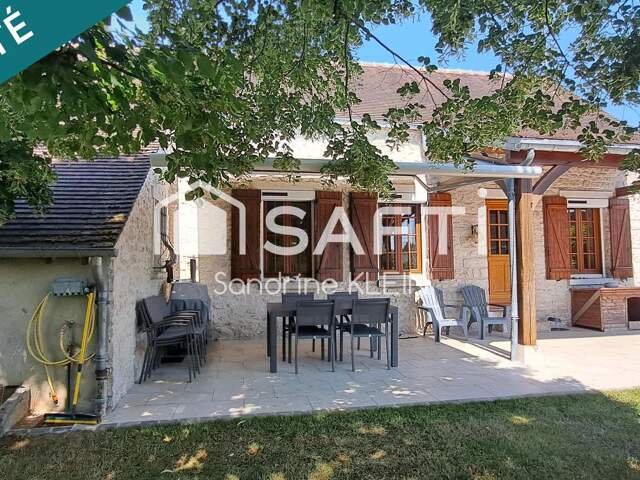 Maison en pierre rénovée avec dépendances, 5 pièces, terrain clos 1000m² — photo du bien