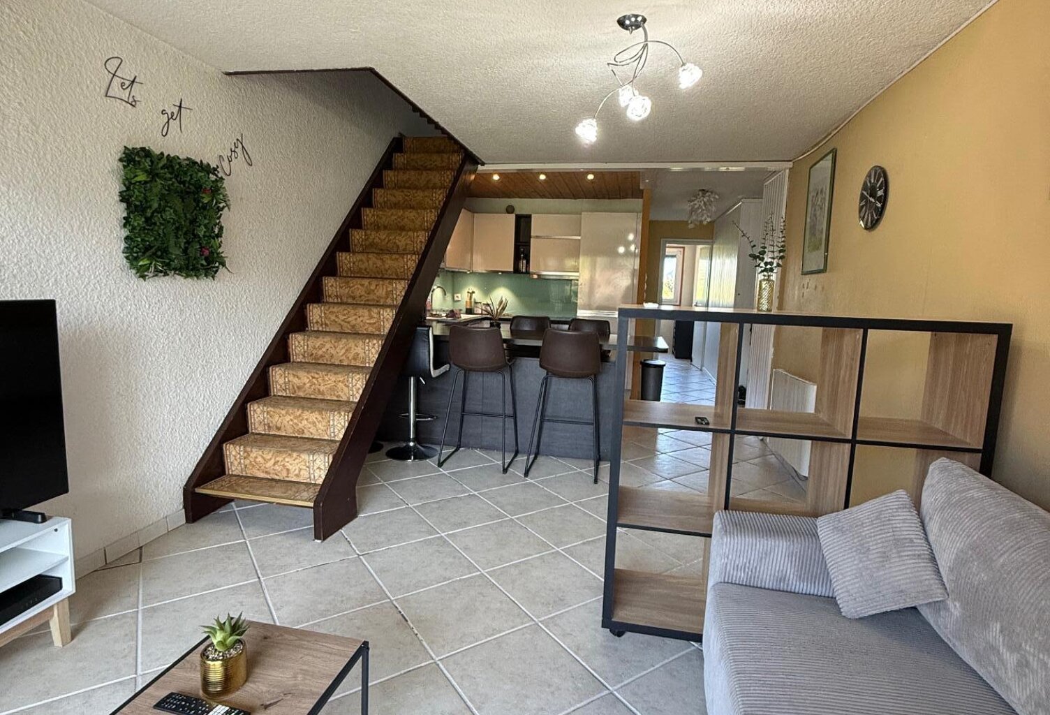 Triplex, environnement très calme, à 5 minutes de toutes les commodités — photo 1