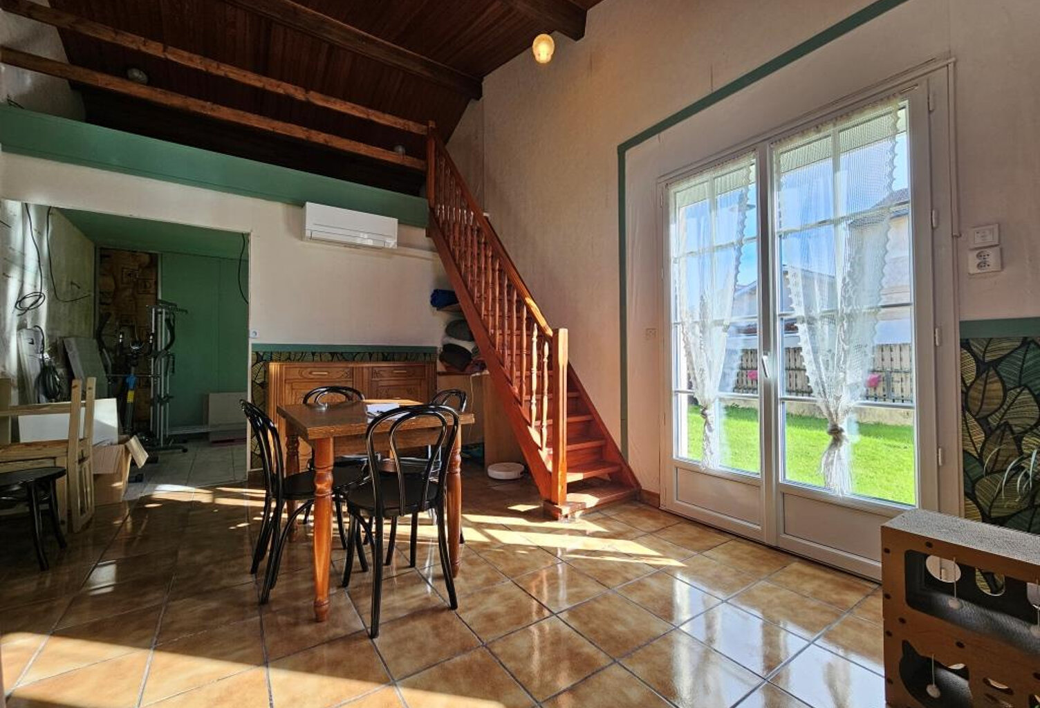 SAINT YZAN DE SOUDIAC MAISON DE VILLE 2 chambres 103M2 AVEC — photo 1
