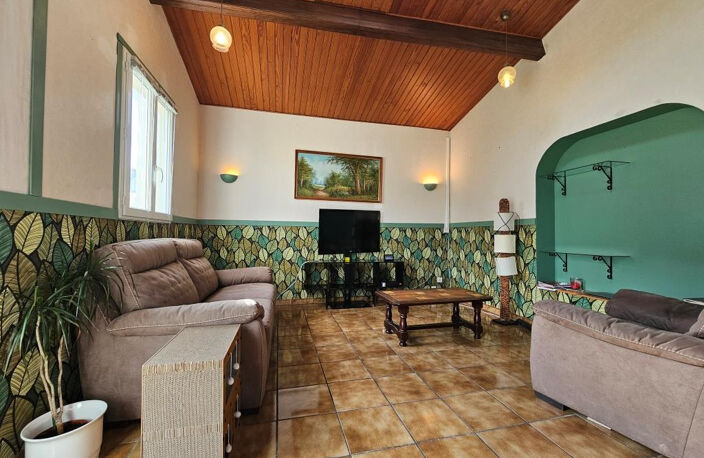 SAINT YZAN DE SOUDIAC MAISON DE VILLE 2 chambres 103M2 AVEC — photo 3