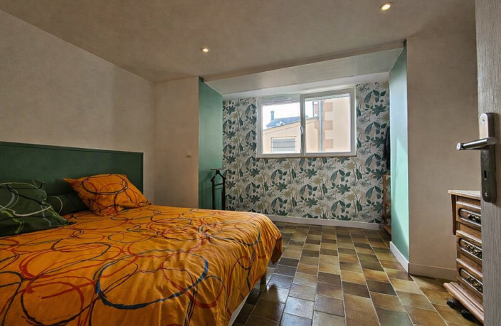SAINT YZAN DE SOUDIAC MAISON DE VILLE 2 chambres 103M2 AVEC — photo 4