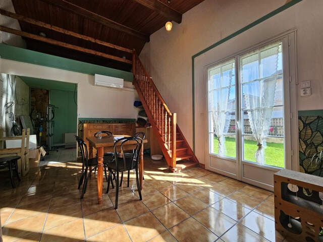 SAINT YZAN DE SOUDIAC MAISON DE VILLE 2 chambres 103M2 AVEC — photo du bien