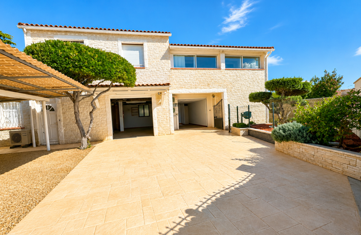 MARIGNANE   Une maison avec beaucoup de potentiel et confort — photo 2