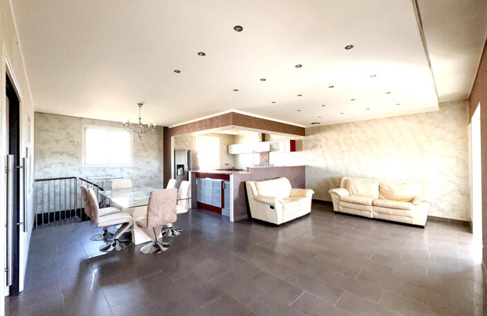 MARIGNANE   Une maison avec beaucoup de potentiel et confort — photo 4