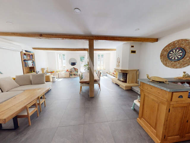 Maison Daux 4 pièce(s) 152 m² sur 336 m² de terrain — photo du bien
