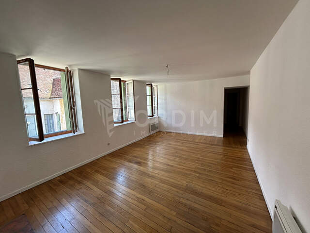 TONNERRE, CENTRE VILLE, appartement F3 refait à neuf — photo du bien