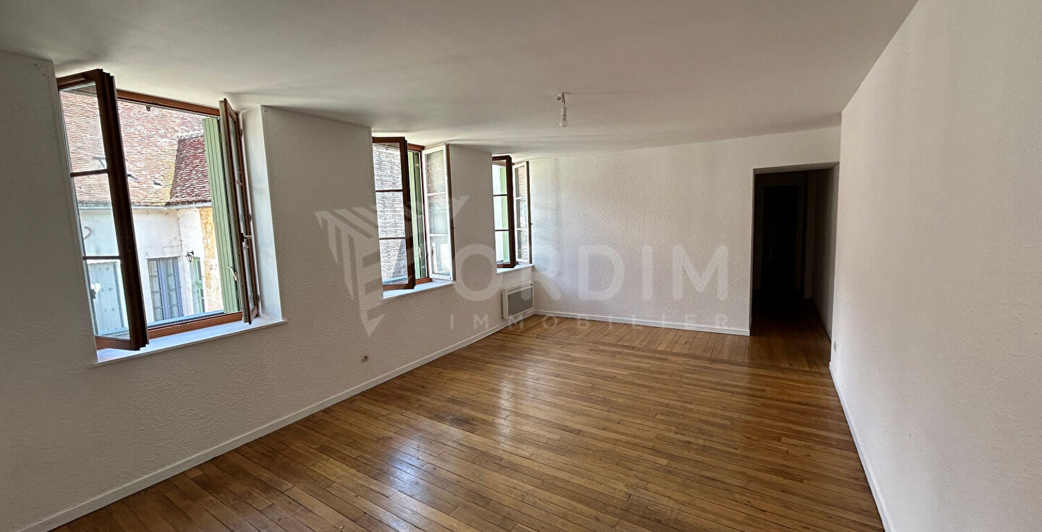 TONNERRE, CENTRE VILLE, appartement F3 refait à neuf — photo 1