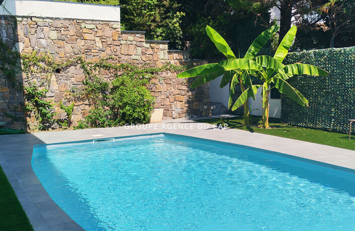 A VENDRE VILLA VUE MER ENVIRON 200 M2 ENTIEREMENT RENOVEE OFFRANT 5 CHAMBRES DONT 4 EN SUITE PISCINE GARAGE A SAINT AYGULF — photo 2
