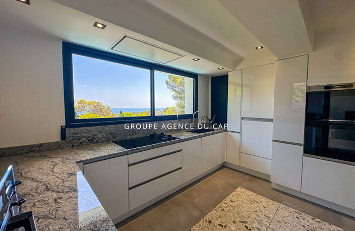 A VENDRE VILLA VUE MER ENVIRON 200 M2 ENTIEREMENT RENOVEE OFFRANT 5 CHAMBRES DONT 4 EN SUITE PISCINE GARAGE A SAINT AYGULF — photo 5
