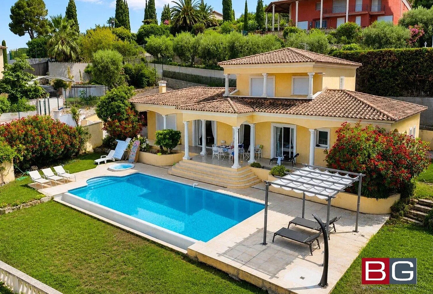 Vue panoramique sur le Cap d'Antibes – Élégante villa contempora — photo 1
