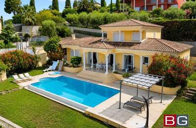 Vue panoramique sur le Cap d'Antibes – Élégante villa contempora — photo du bien
