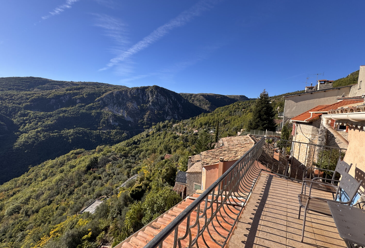Bouyon : Maison de village avec terrasse exposée Sud — photo 1