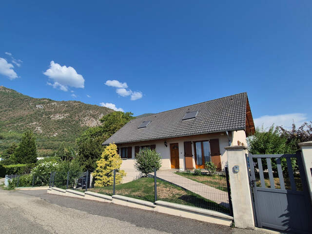 Villa en parfait état d'entretien — photo du bien
