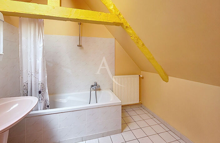 Maison type 4 Hyper Centre Château-Gontier — photo 4